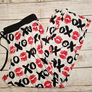 XOXO Lips Black Red White soft Unisex Pajama XL